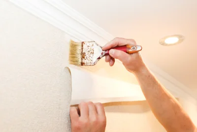 Pose de papier peint à Chârost — revêtements muraux et toiles de verre